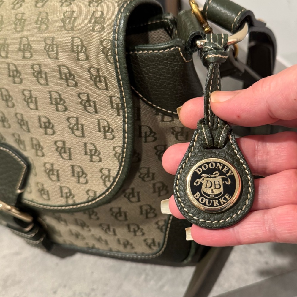 Dooney & Bourke Signature Messenger Style Bag! Green!! GUC!! - Picture 6 of 13